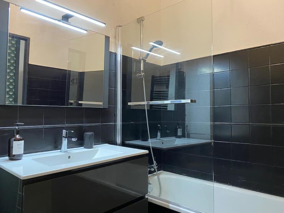 L'Augusteum Apartment Nimes Bagian luar foto
